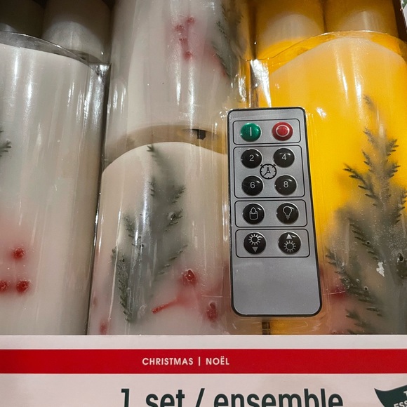 LED Christmas Tree & Berries Pillar/Votive Set - Picture 2 of 7